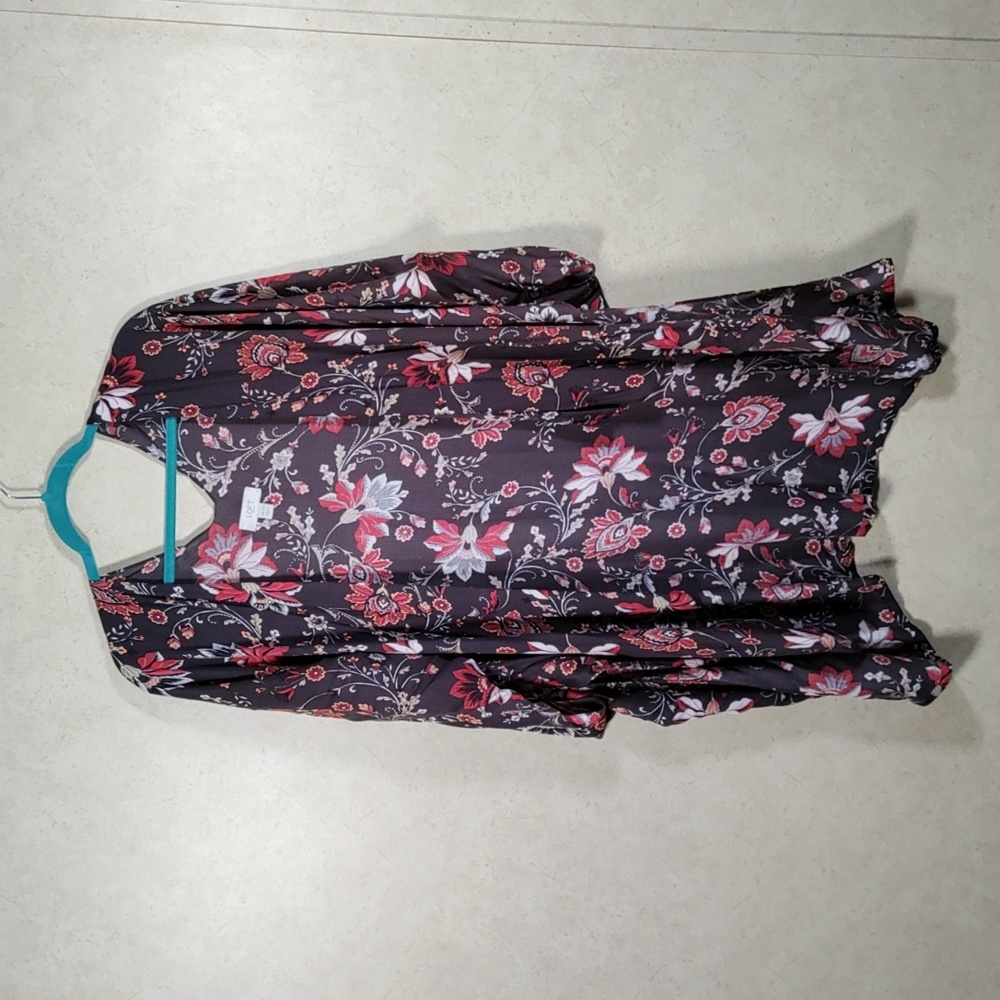 6101 Loft Outlet charcoal gray w/red floral ruana jacket O/S